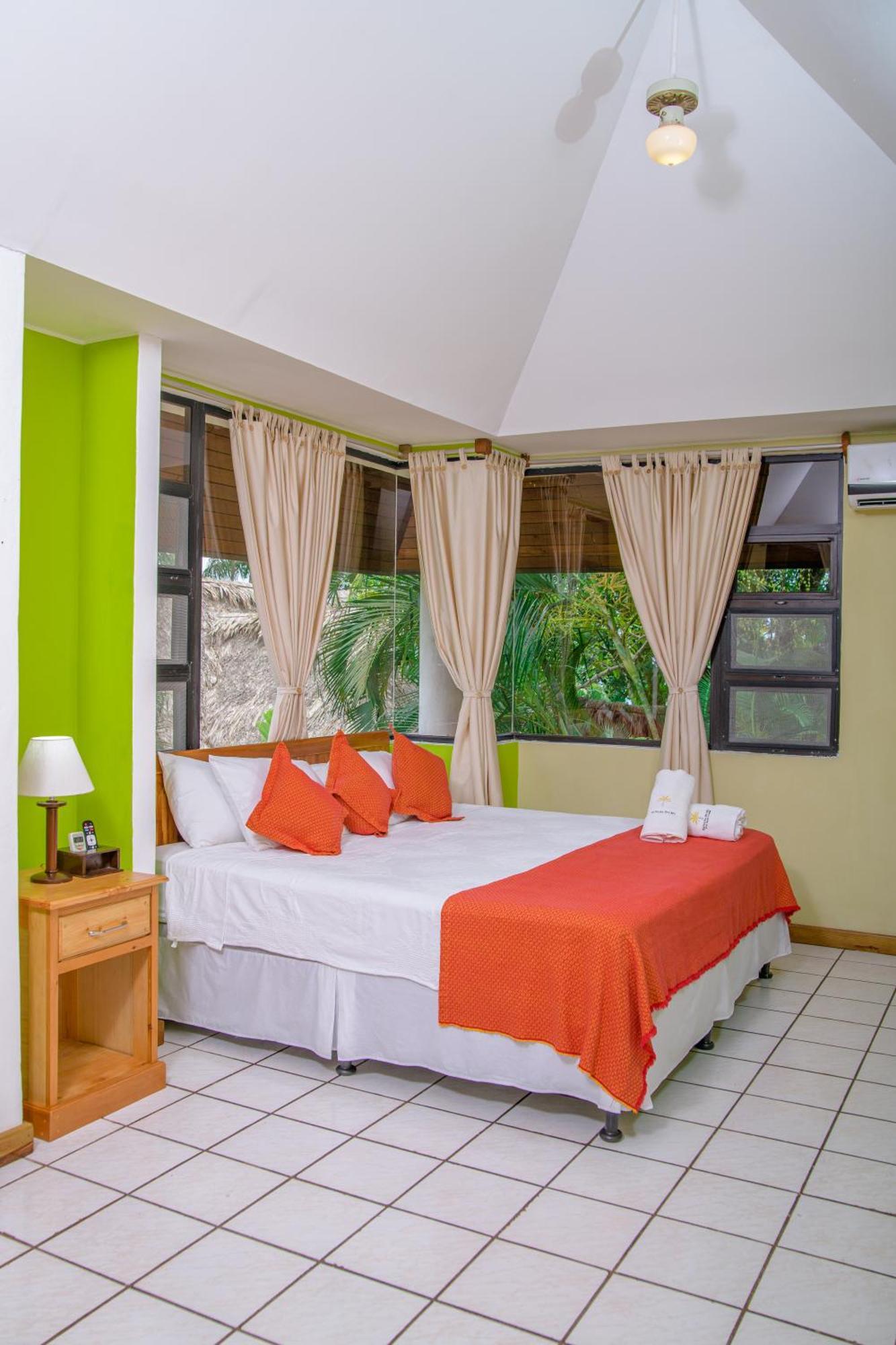 Banana Palms Hotel Rio Dulce Town Exterior foto