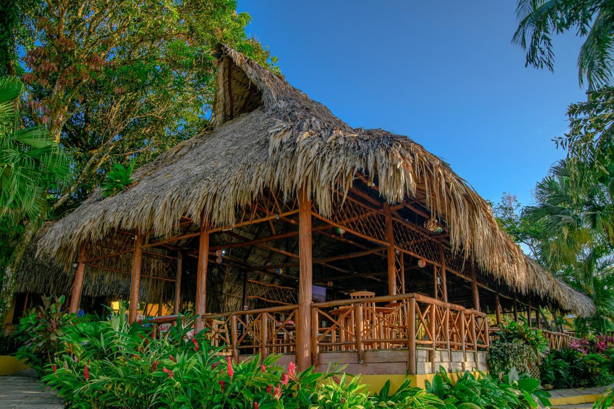 Banana Palms Hotel Rio Dulce Town Exterior foto